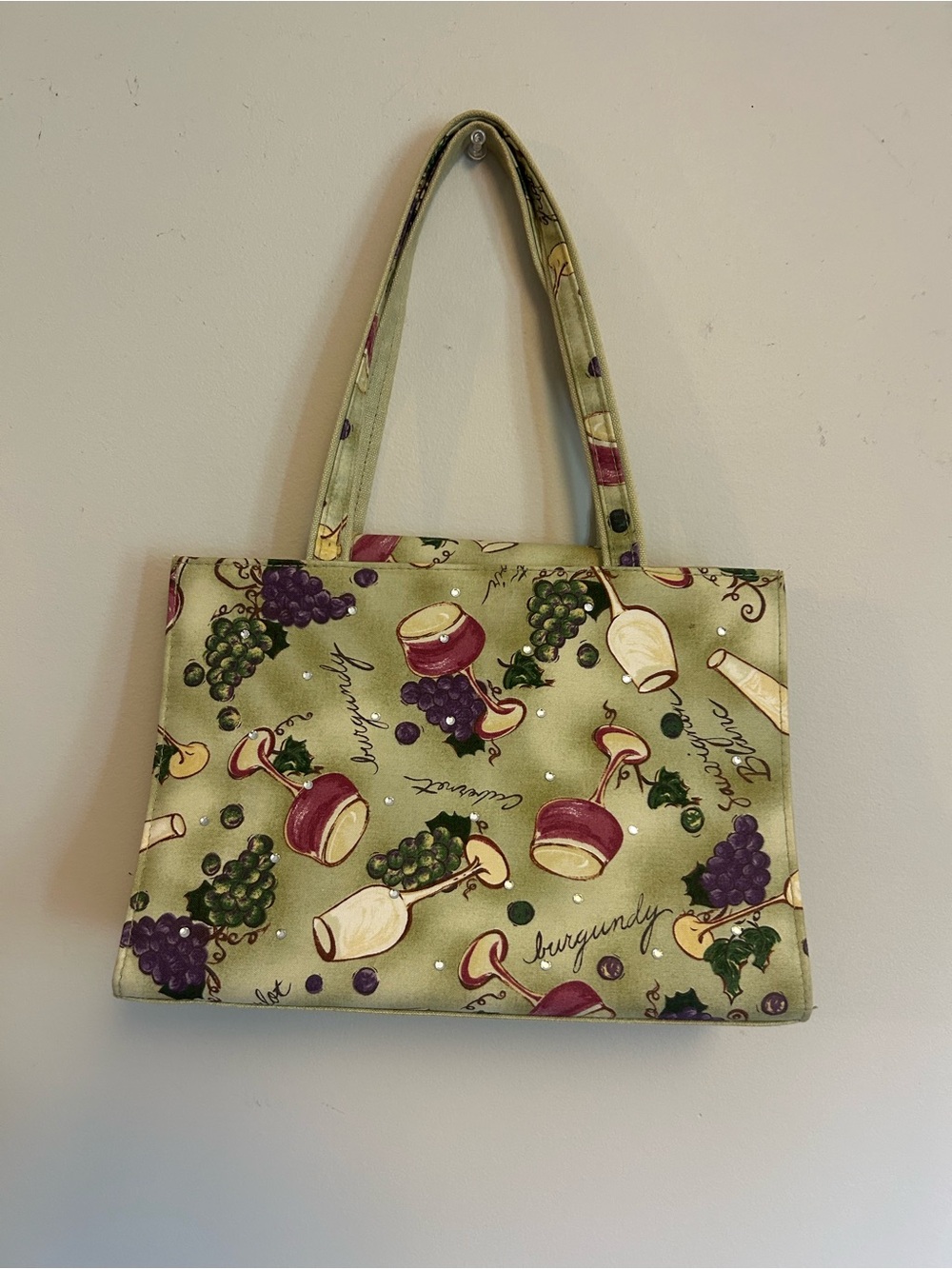 Green Wine-Themed Tote Bag with Grape Print